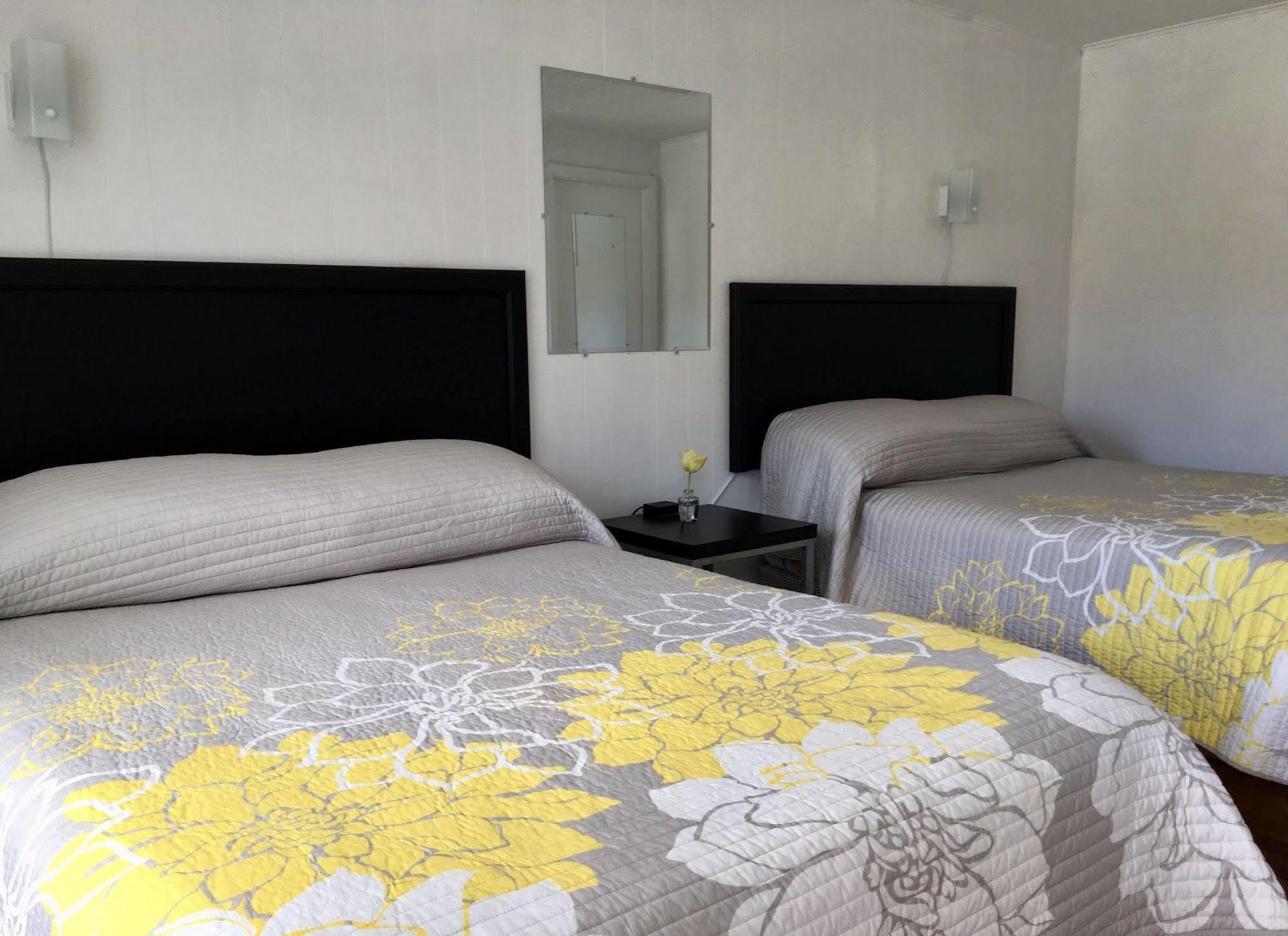 Kingfisher Lodging Dennis Ngoại thất bức ảnh